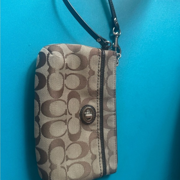 Coach wristlet - Picture 3 of 7